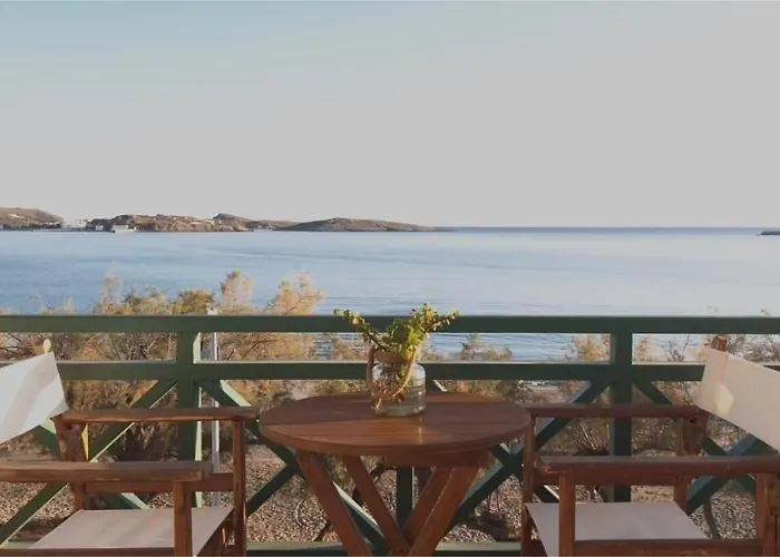 Brazzera Finikas (Syros)