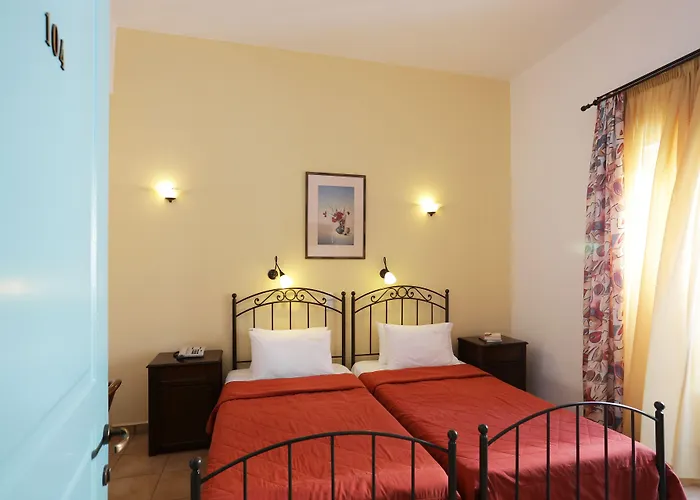 Brazzera 3* Finikas (Syros)