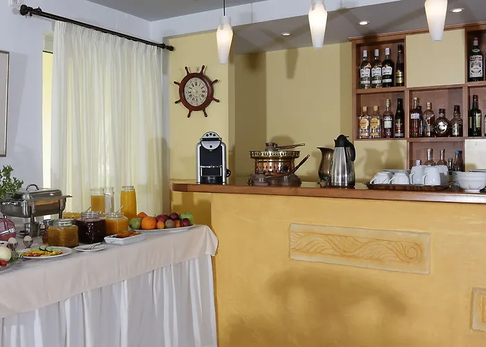 Hotel Brazzera Finikas (Syros)