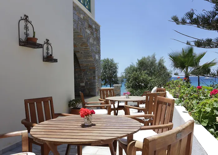 Brazzera 3* Finikas (Syros)