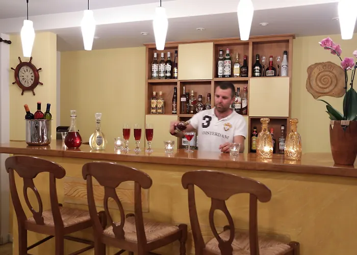 Brazzera Finikas (Syros)