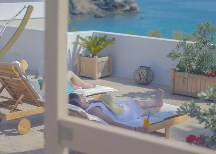 Brazzera 3* Finikas (Syros)