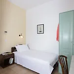 Brazzera 3* Finikas (Syros)