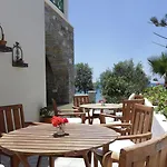 Brazzera 3* Finikas (Syros)