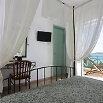Hotel Brazzera Finikas (Syros)