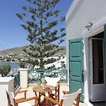 Brazzera Finikas (Syros)
