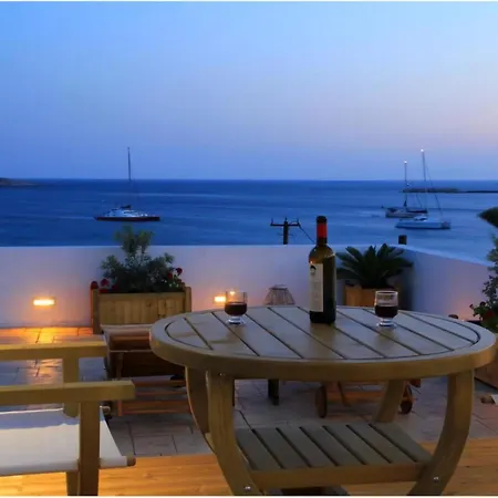 Brazzera Hotel Finikas (Syros)