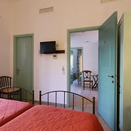 Brazzera Hotel Finikas (Syros)