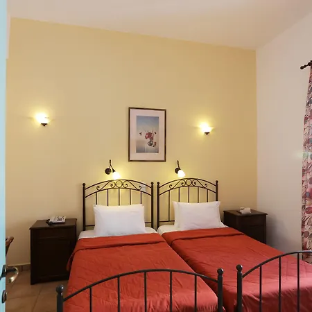 Brazzera 3* Finikas (Syros)