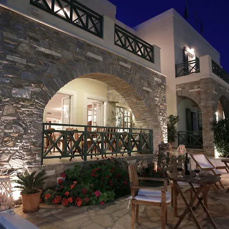 Brazzera Hotell Finikas (Syros)