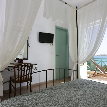 Hotel Brazzera Finikas (Syros)