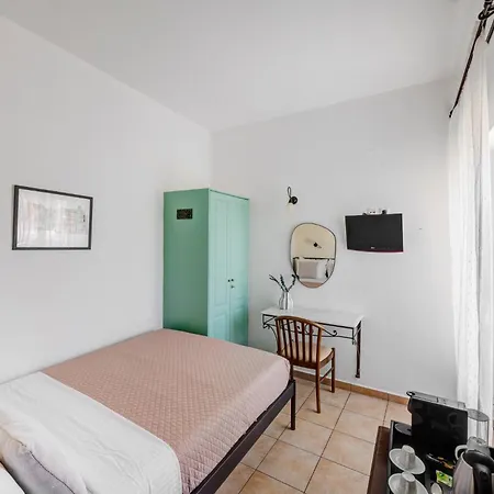 Brazzera Hotel Finikas (Syros)