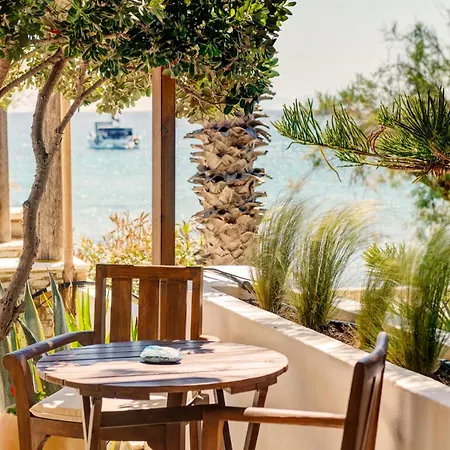Brazzera 3* Finikas (Syros)