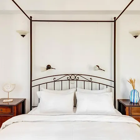 Hotel Brazzera Finikas (Syros)