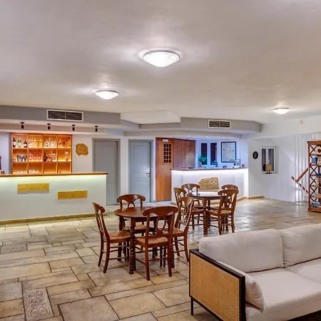 Brazzera Hotel Finikas (Syros)