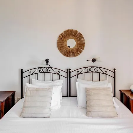 Brazzera 3* Finikas (Syros)