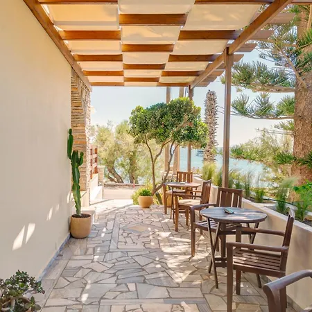 Brazzera Hotel Finikas (Syros)