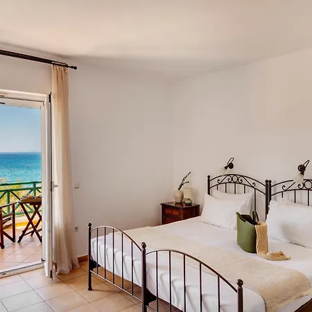 Brazzera Hotel Finikas (Syros)