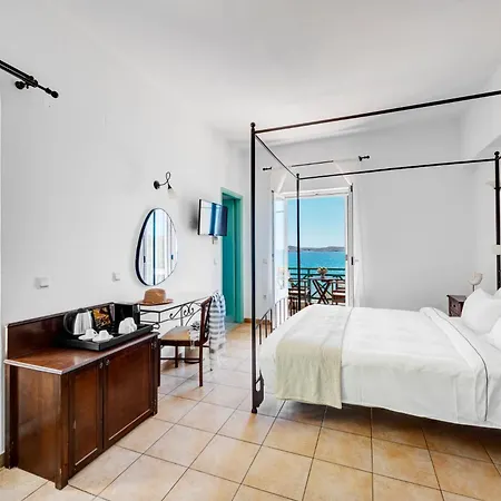 Hotel Brazzera Finikas (Syros)