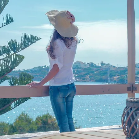 Brazzera Hotel Finikas (Syros)