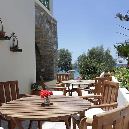 Brazzera Hotel Foinikas
