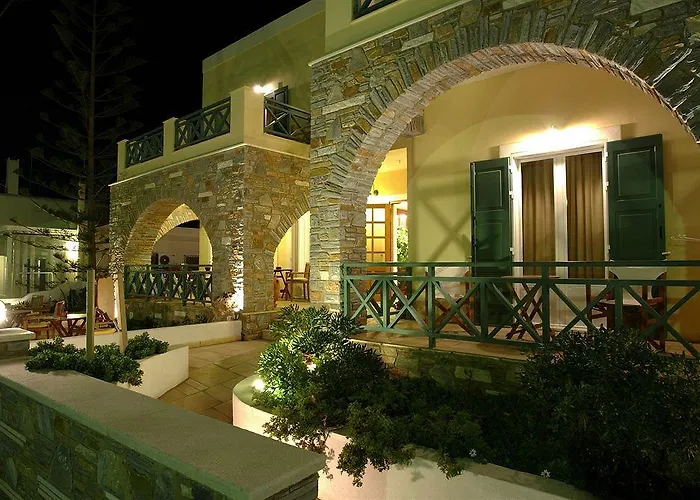 Brazzera Finikas (Syros)