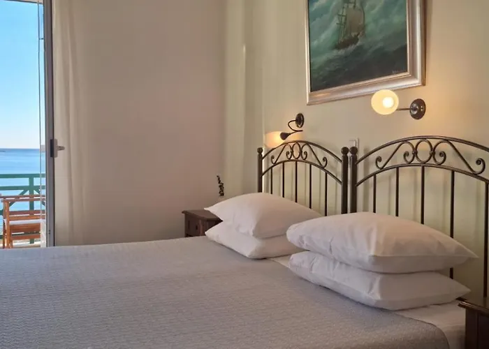 Brazzera Hotel Finikas (Syros)