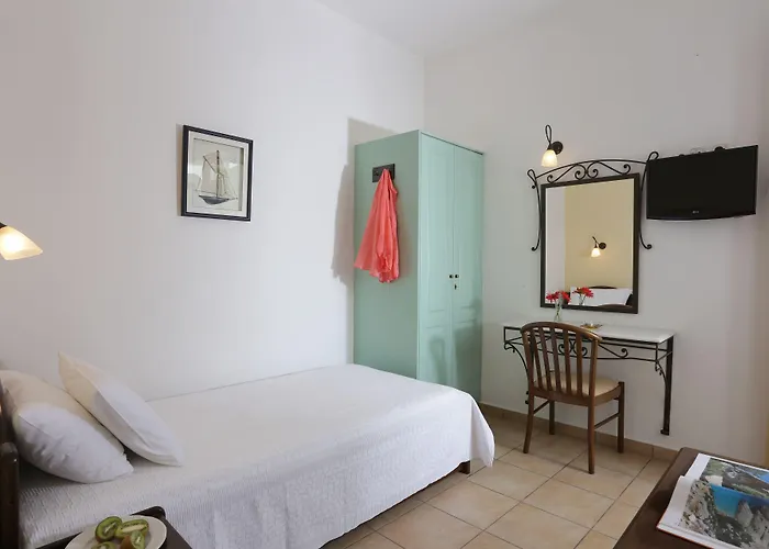 Brazzera Finikas (Syros)