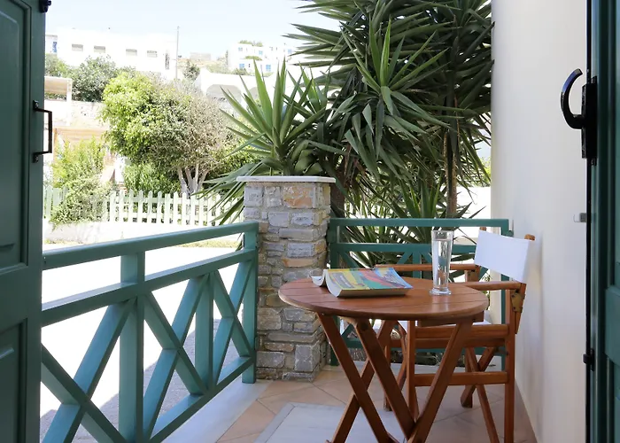 Brazzera Finikas (Syros)