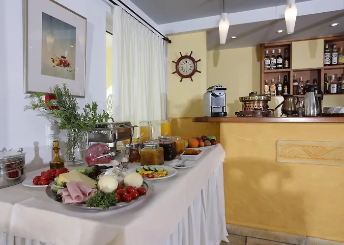 Brazzera Hotel Finikas (Syros)