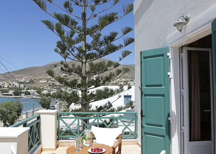 Brazzera Finikas (Syros)