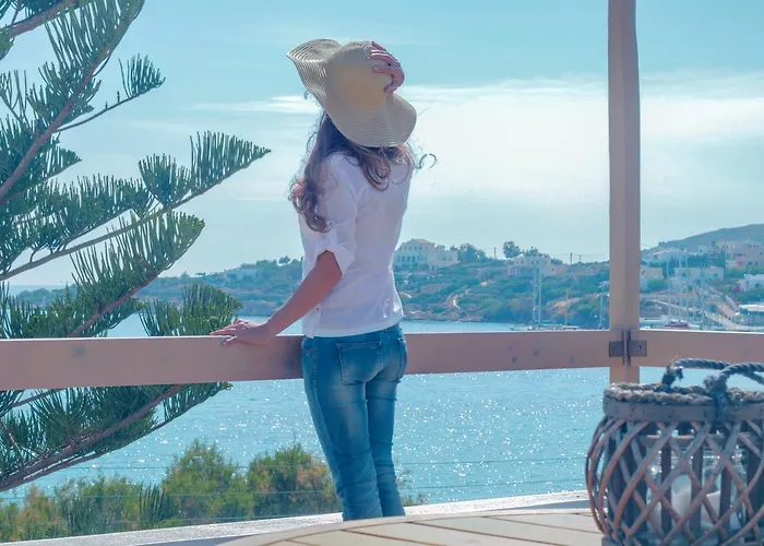 Brazzera Hotel Finikas (Syros)