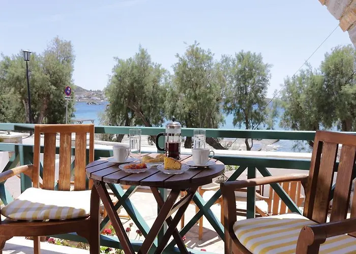 Brazzera Hotel Finikas (Syros)